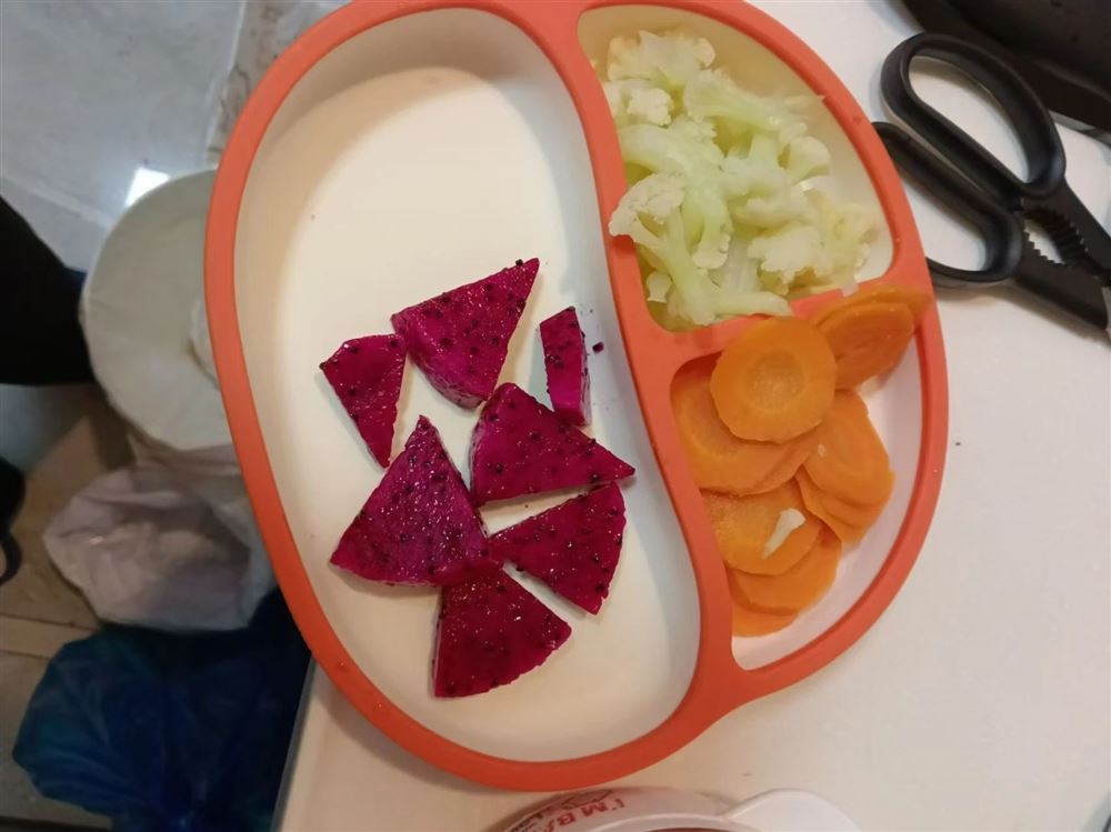 李阿姨工作生活照3
