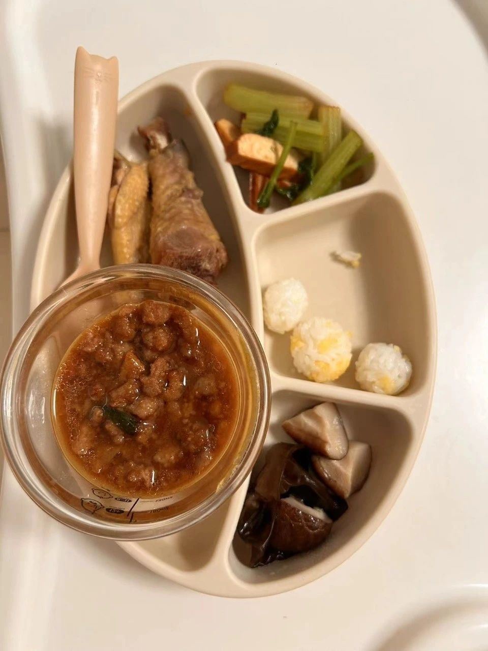 鲍阿姨工作生活照7