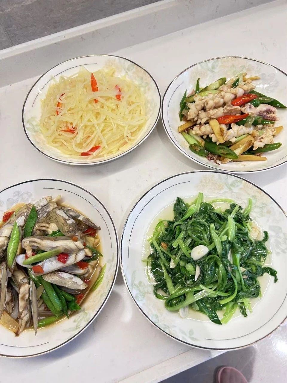 何阿姨工作生活照2