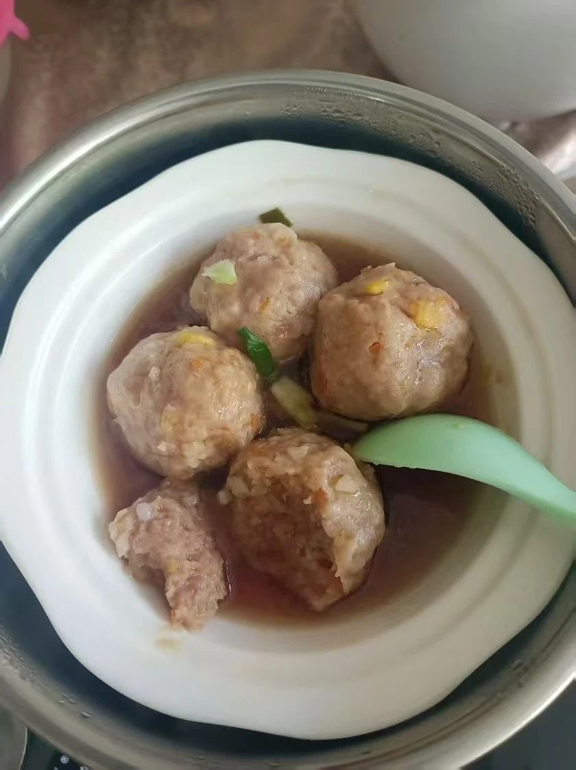 谌阿姨工作生活照3