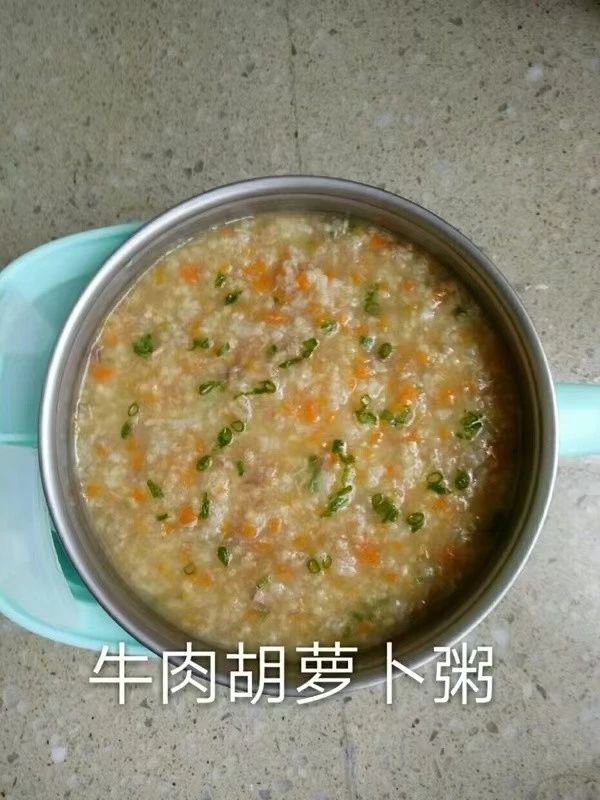 何阿姨工作生活照11