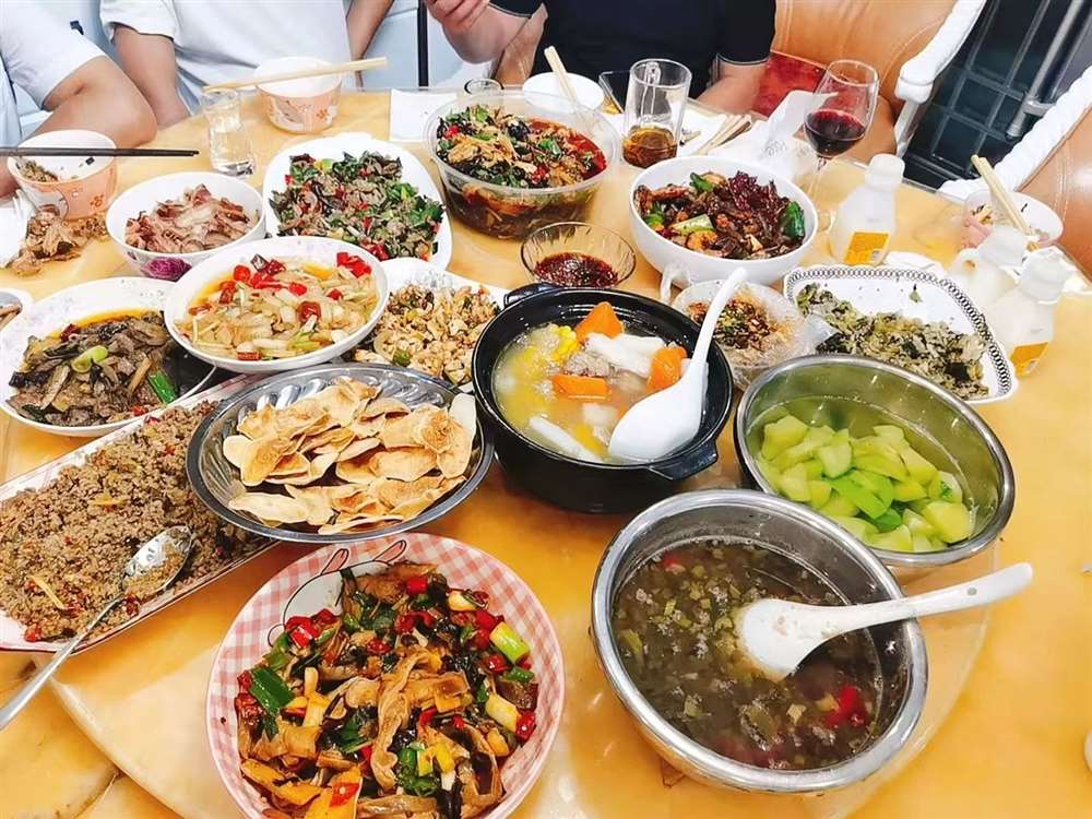 邹阿姨工作生活照6