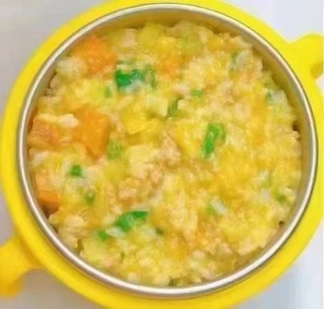 何阿姨工作生活照5