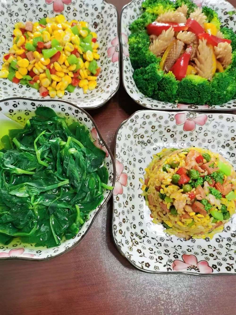 张阿姨工作生活照2