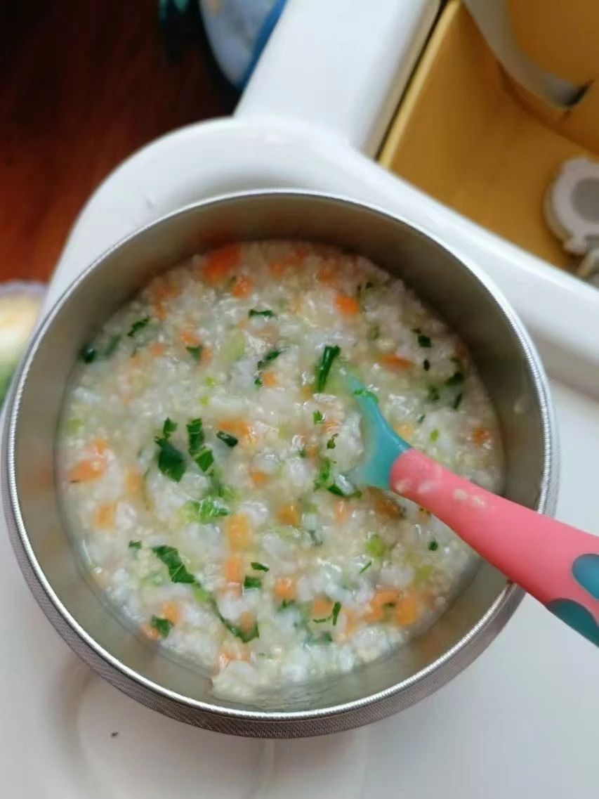 覃阿姨工作生活照8