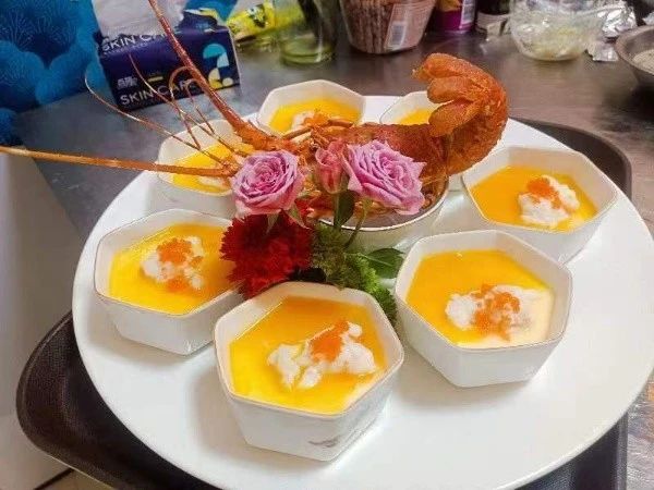 凌阿姨工作生活照11