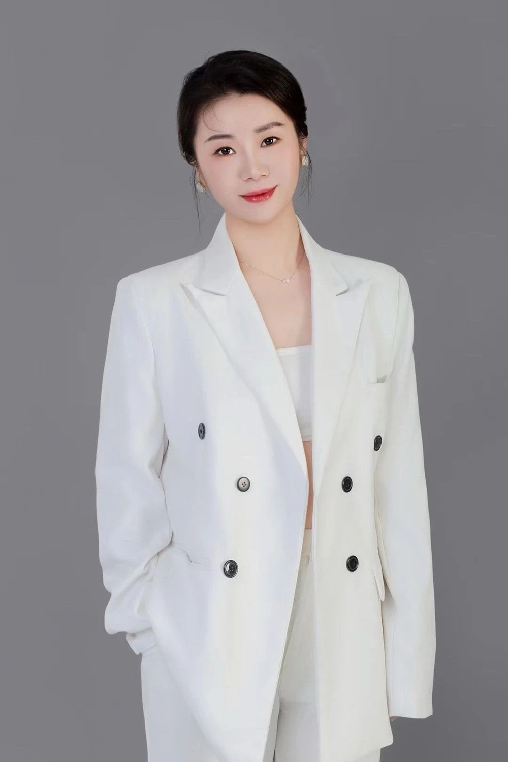 家政成长陪伴师、育婴师余阿姨公开照片