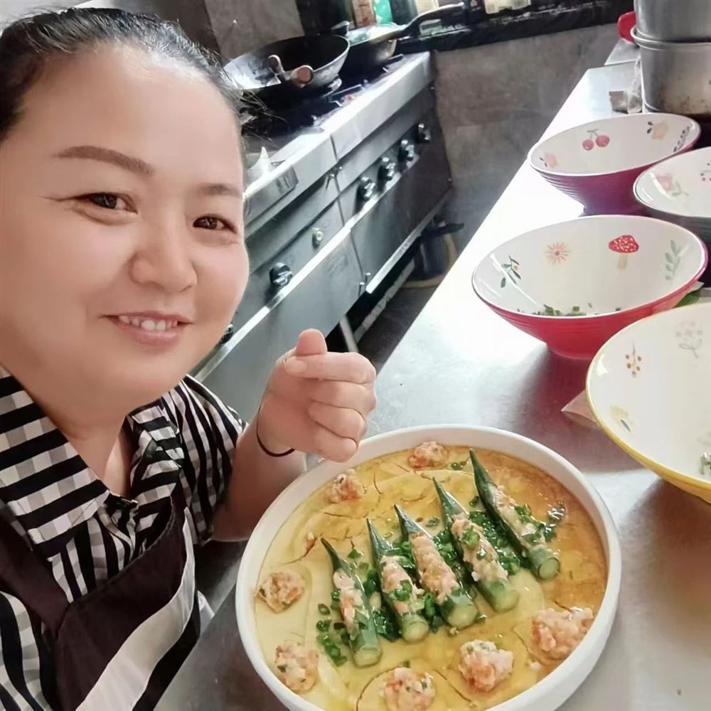 杨阿姨工作生活照1