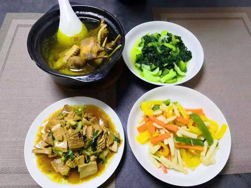 瞿阿姨工作生活照8