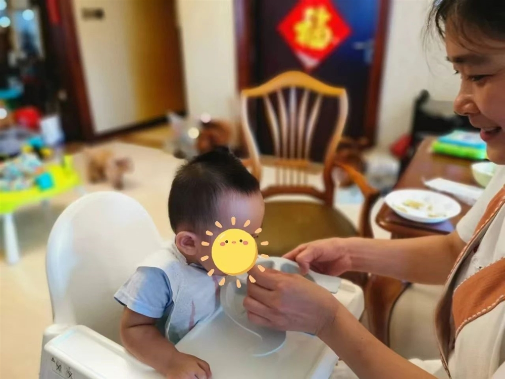 戴阿姨工作生活照4