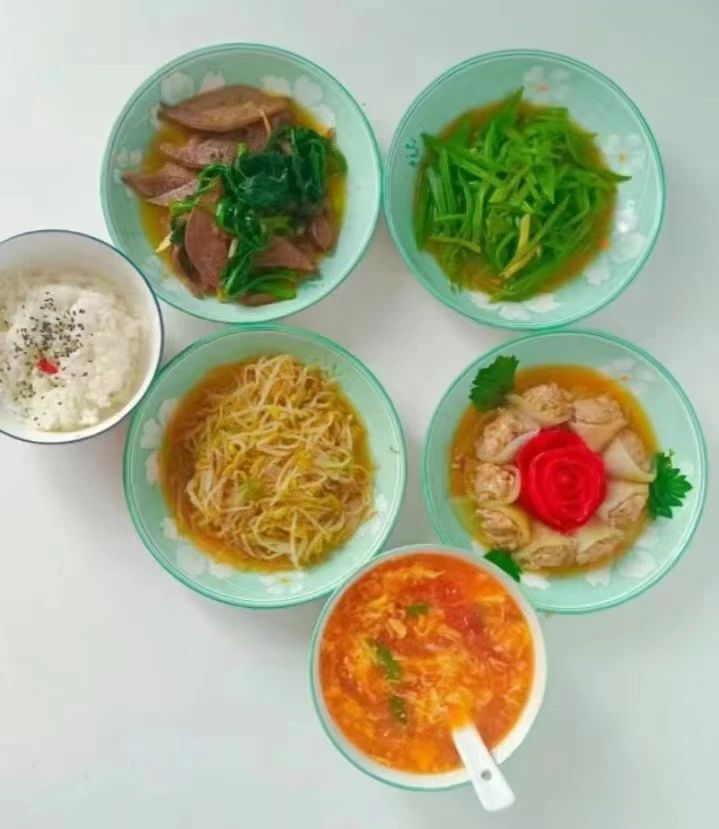 贺阿姨工作生活照2