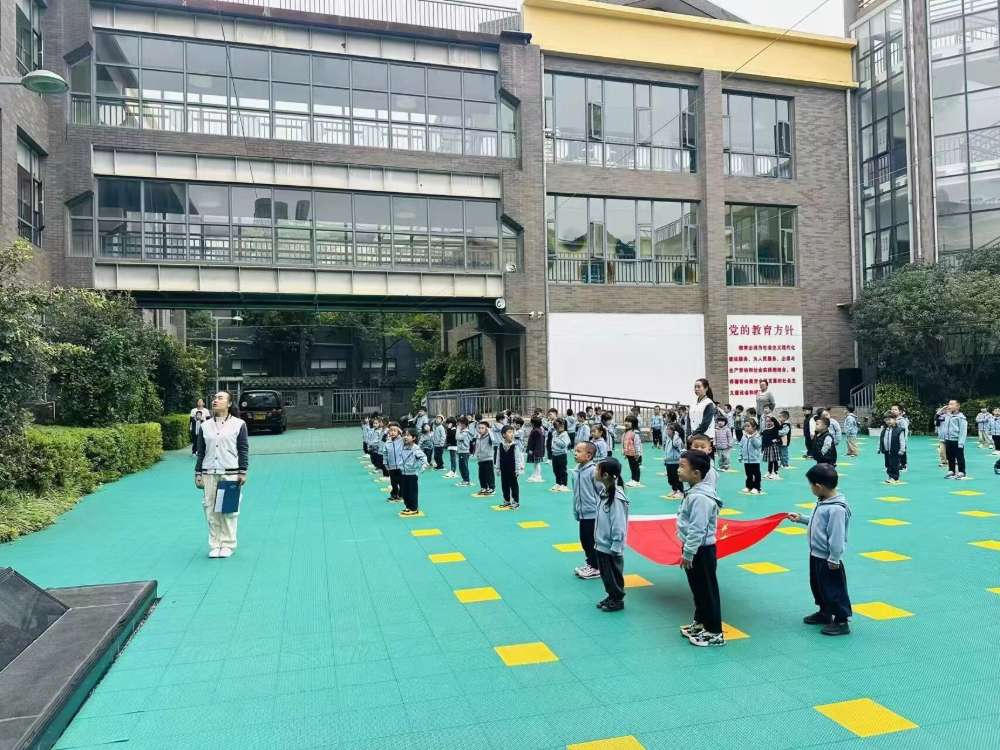 姜阿姨工作生活照10