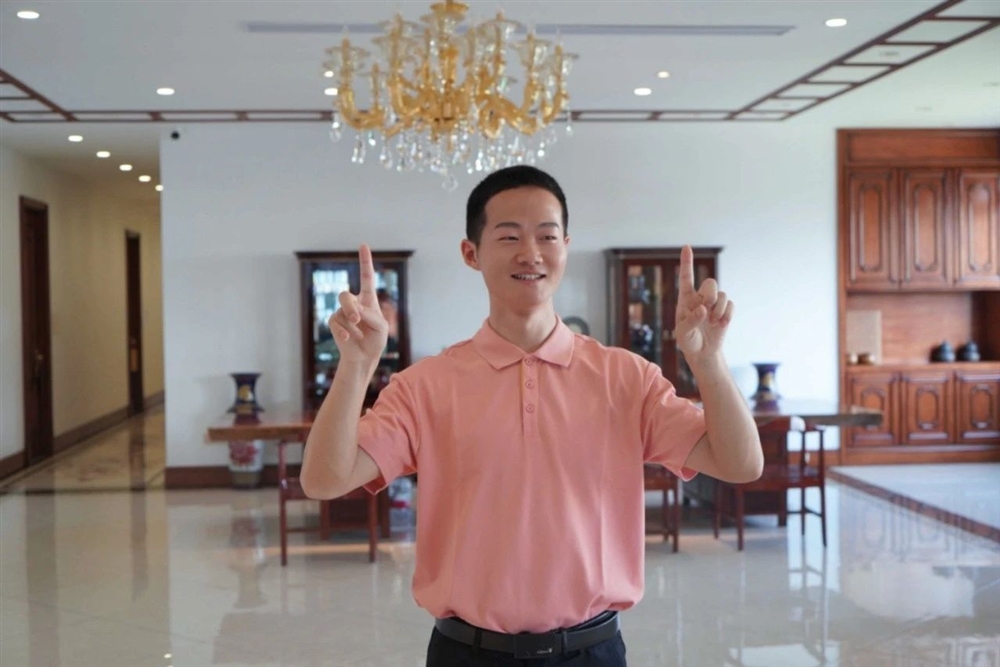 上海成长陪伴师段阿姨公开照片
