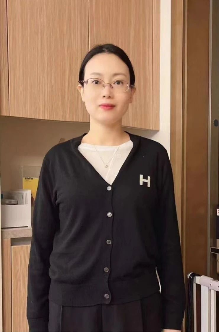 江阿姨工作生活照1