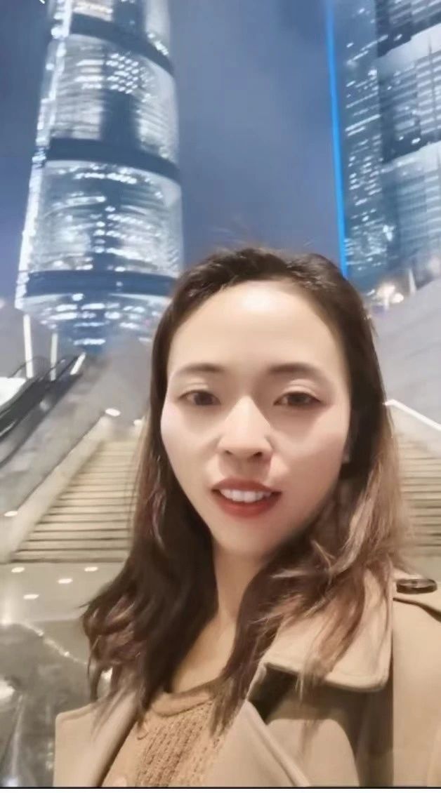 上海成长陪伴师邹阿姨公开照片