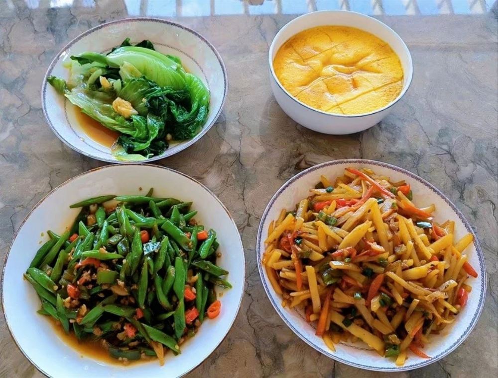 邓阿姨工作生活照6