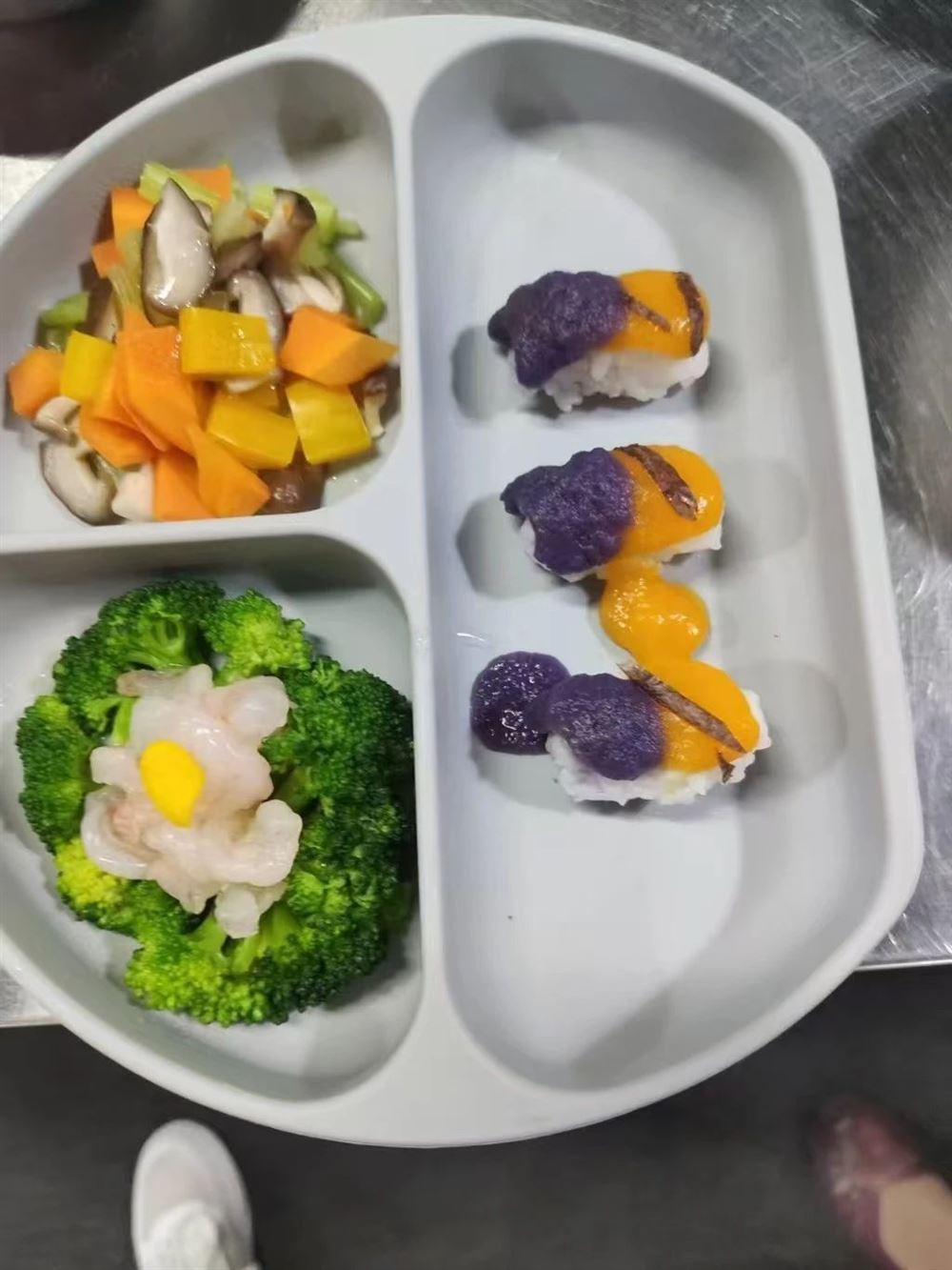 谌阿姨工作生活照6