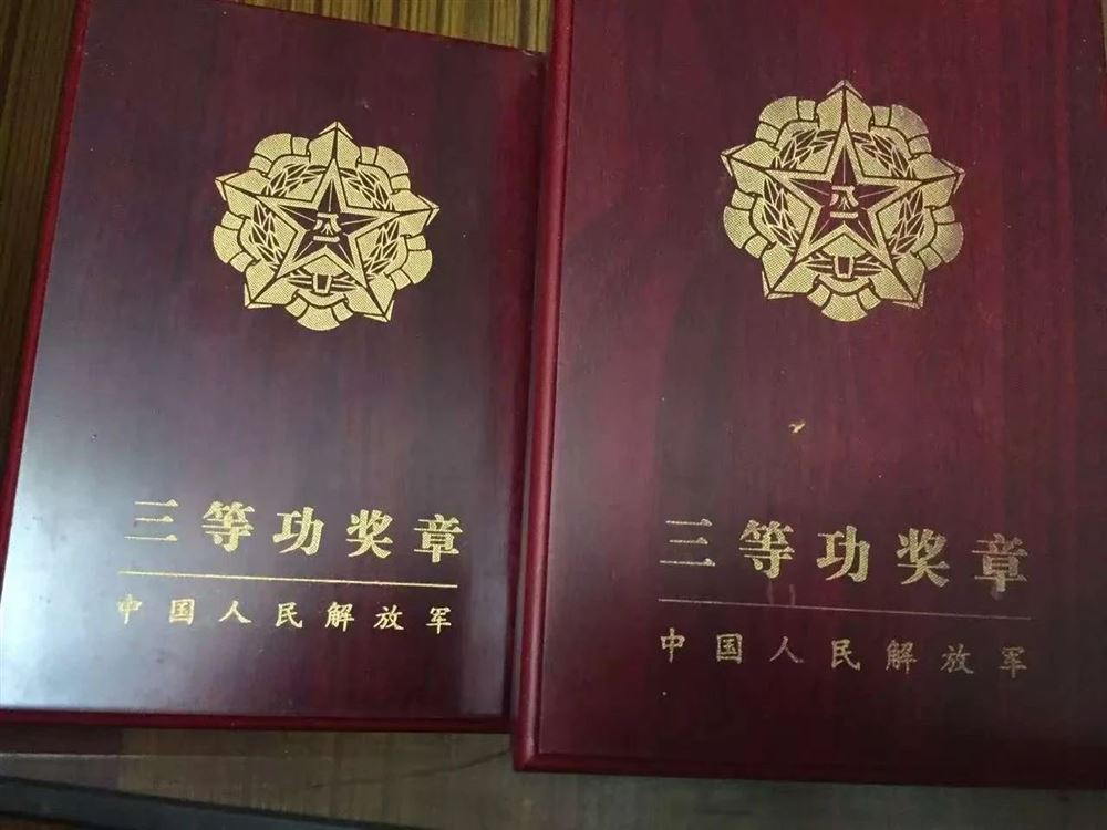 曾师傅工作生活照2