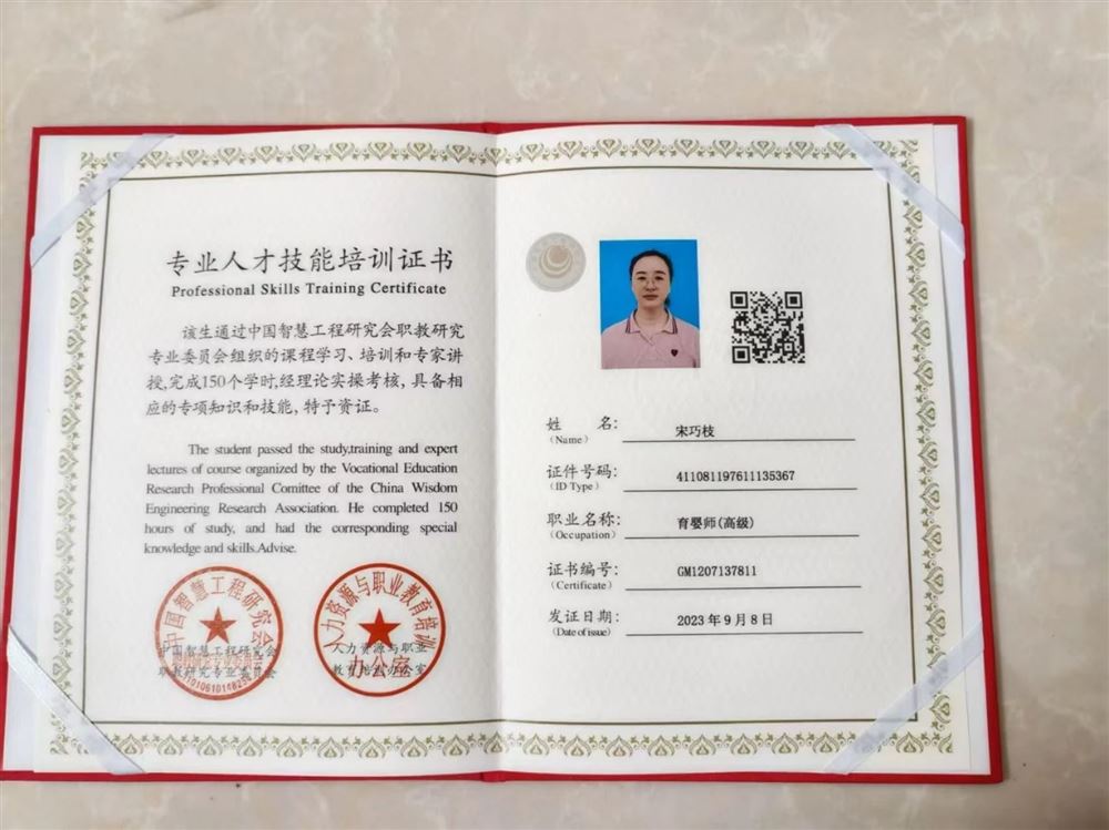 覃阿姨工作生活照6