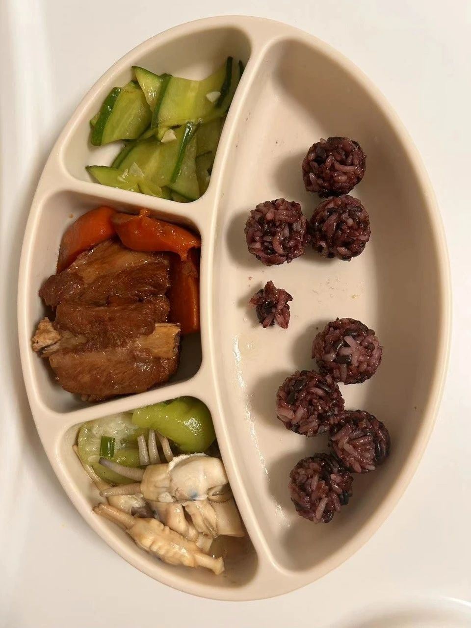 鲍阿姨工作生活照9