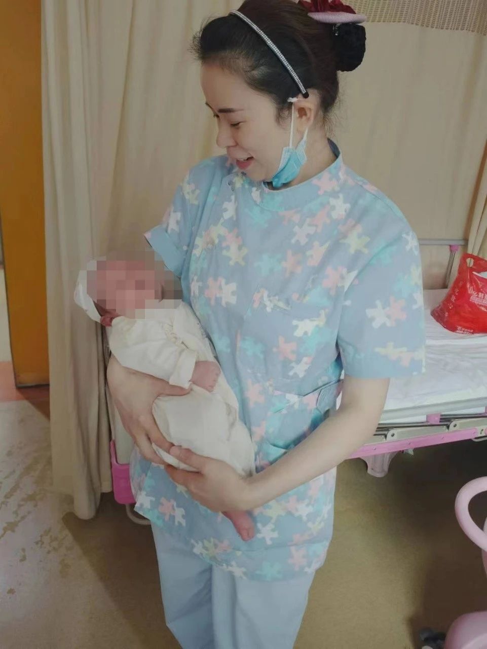 杨阿姨工作生活照2