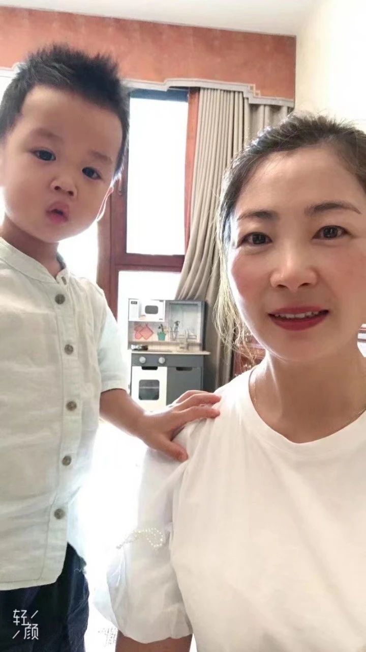 刘阿姨工作生活照2