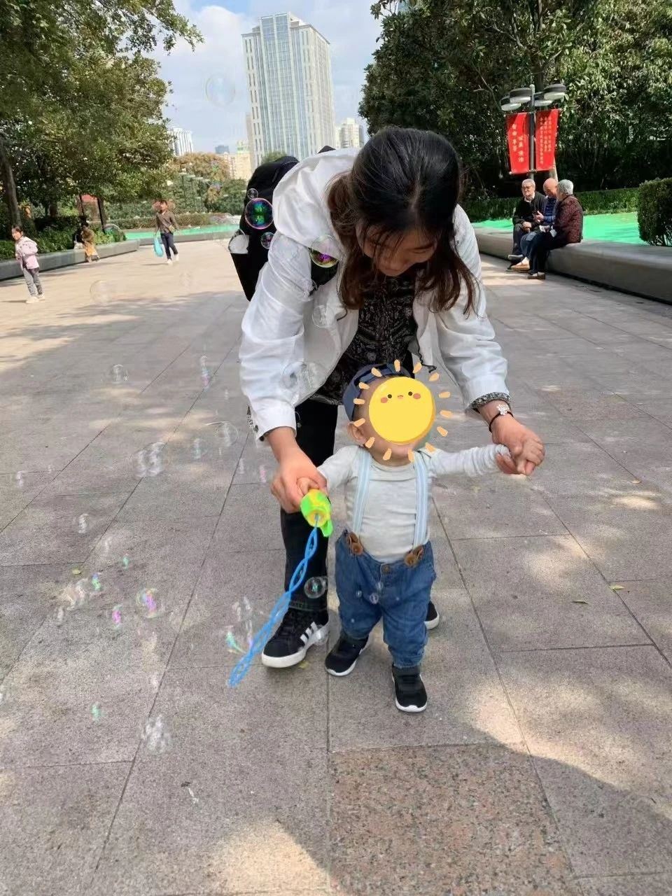 戴阿姨工作生活照3