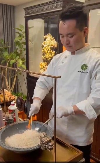 邓阿姨工作生活照11