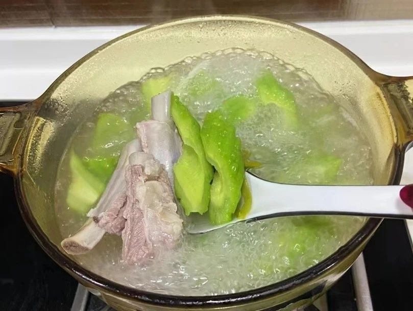 曹阿姨工作生活照2