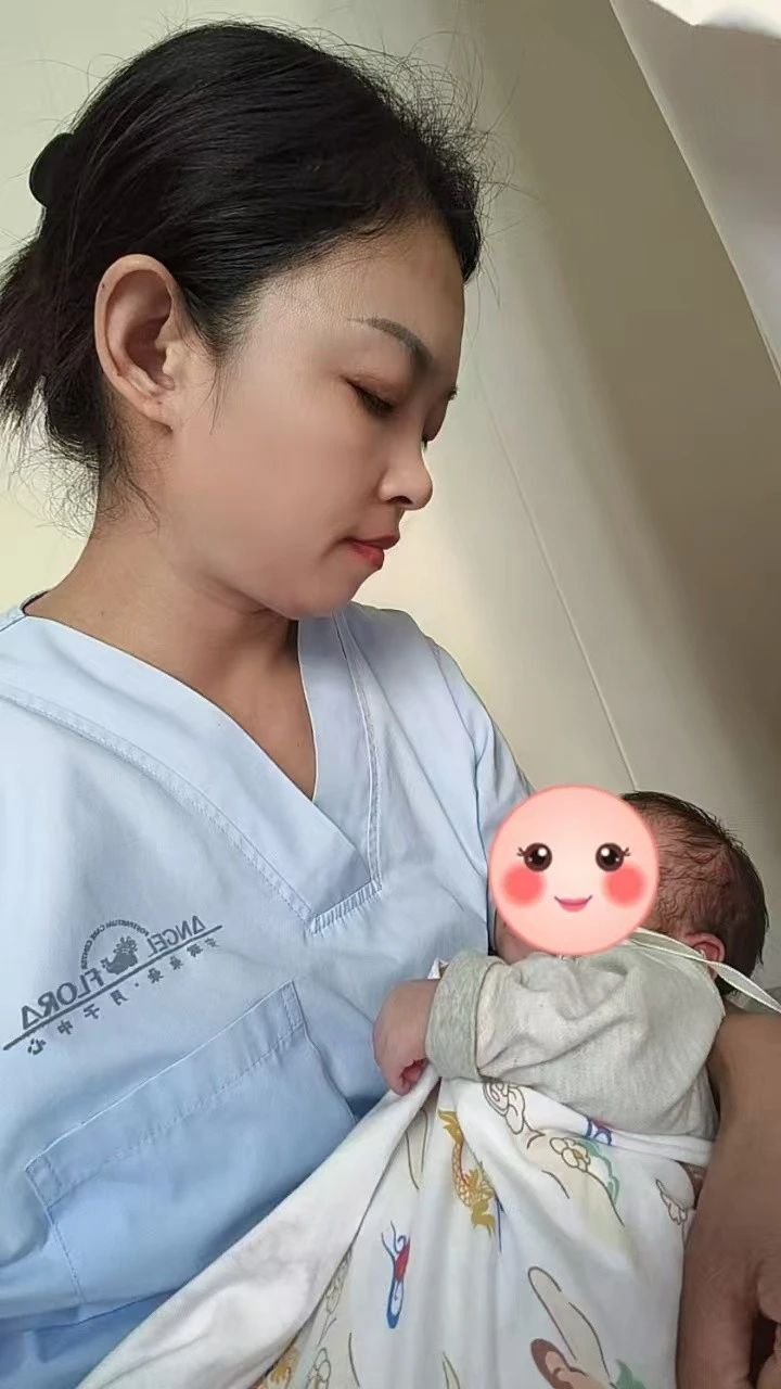 白阿姨工作生活照2