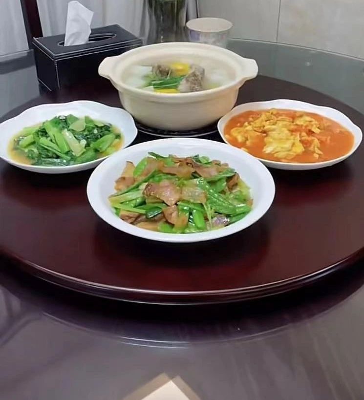 杜阿姨工作生活照3