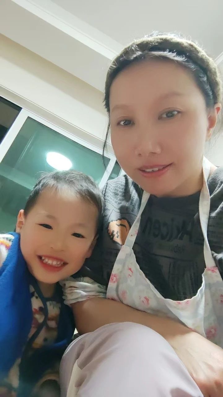 雷阿姨工作生活照6