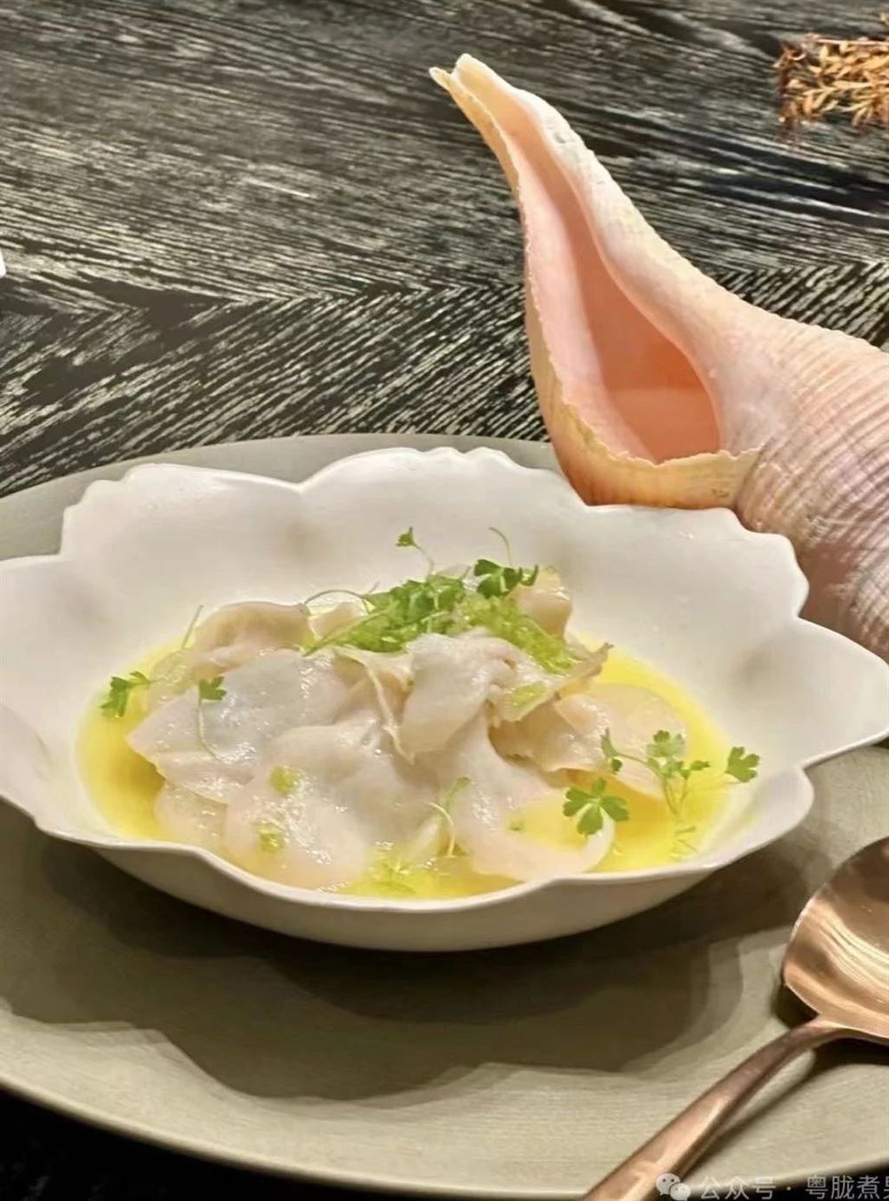 邓阿姨工作生活照5